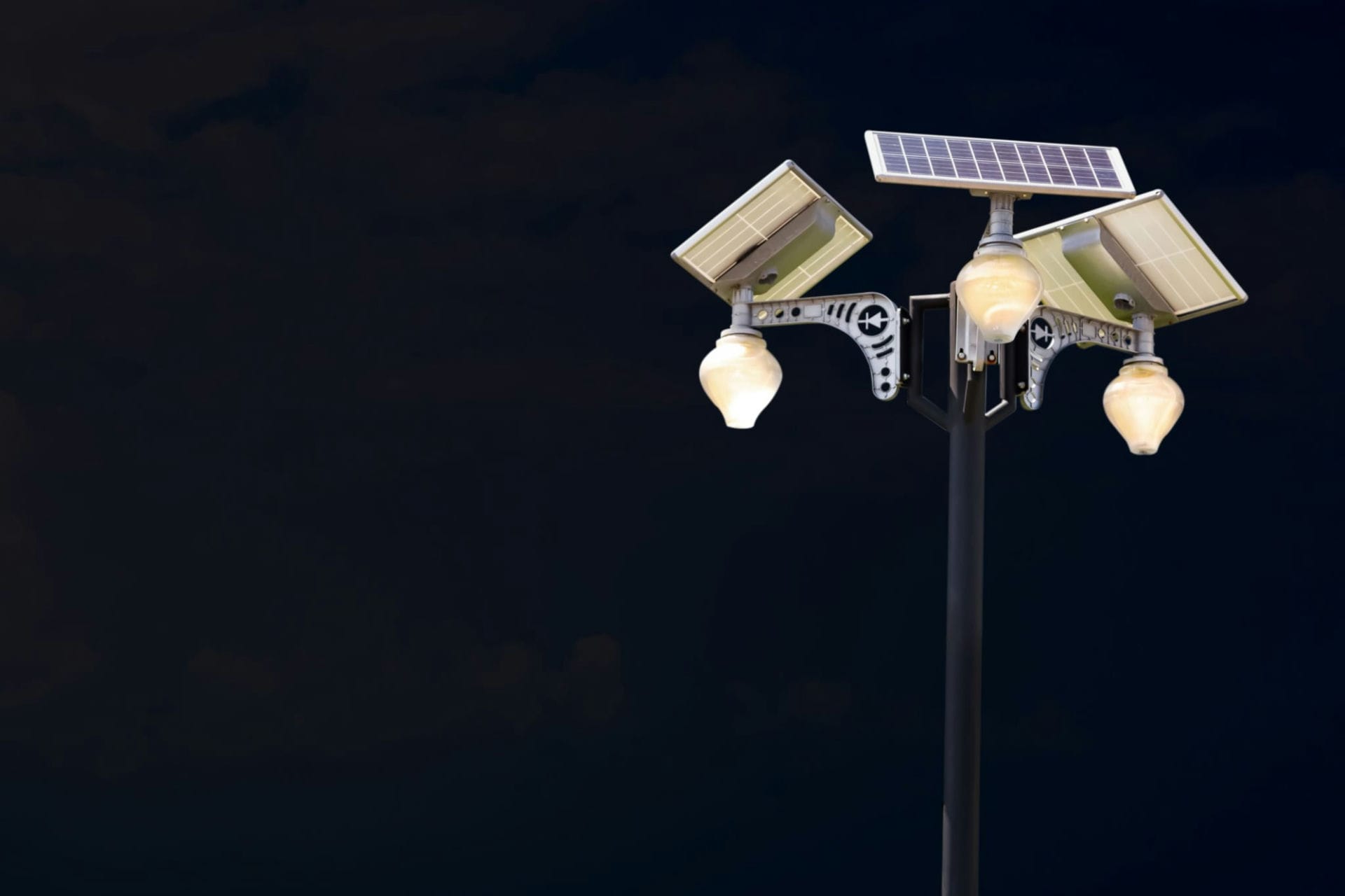 how is solar energy transformation used in the street light2