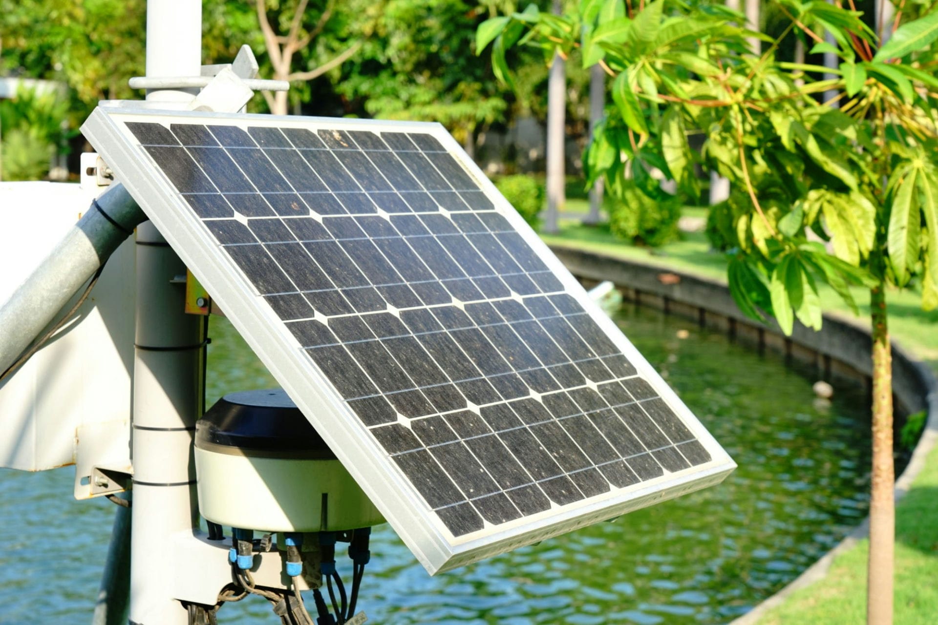 how is solar energy transformation used in the street light1